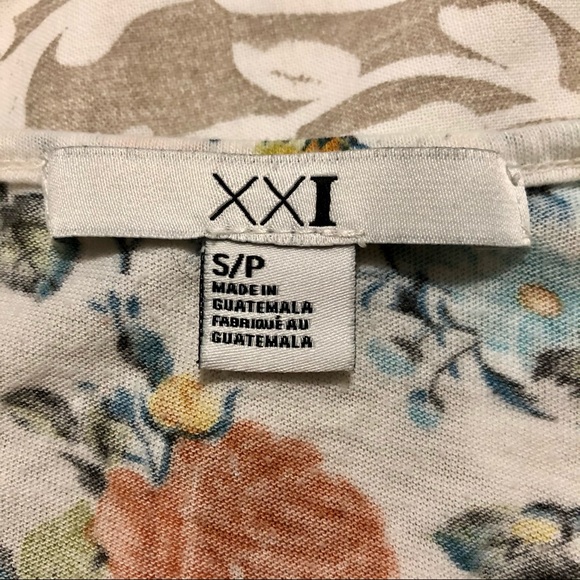 💸 $2 ADD-ON Forever 21 Floral T-Shirt - Picture 6 of 6